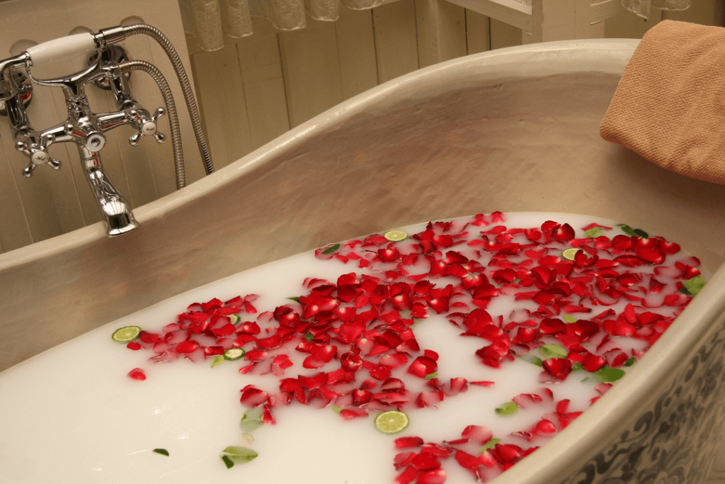 Rose petals in the bathtub benefits will blow your mind - Arad Branding